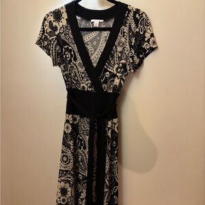Women’s dress. Size 8. Black/cream. Waist contrast  detail .